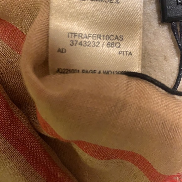 Burberry scarf, tan and brown, ones size fits all like new with tags still on - Picture 4 of 5
